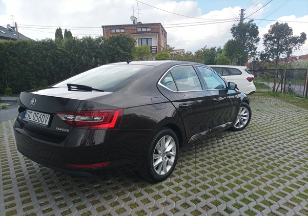 Skoda Superb cena 75000 przebieg: 131000, rok produkcji 2017 z Częstochowa małe 137